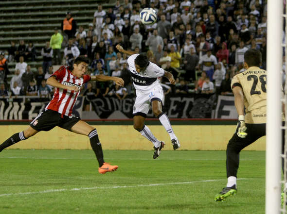 Estudiantes y Gimnasia empataron 1-1
