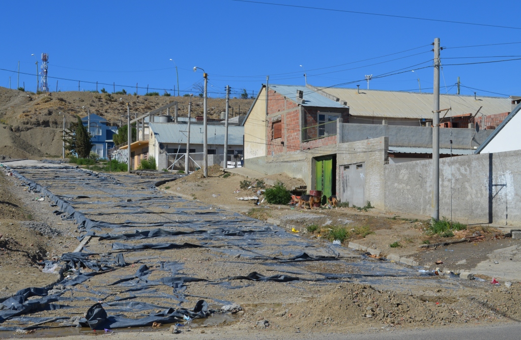 Pavimentan calles en el Bº LU4