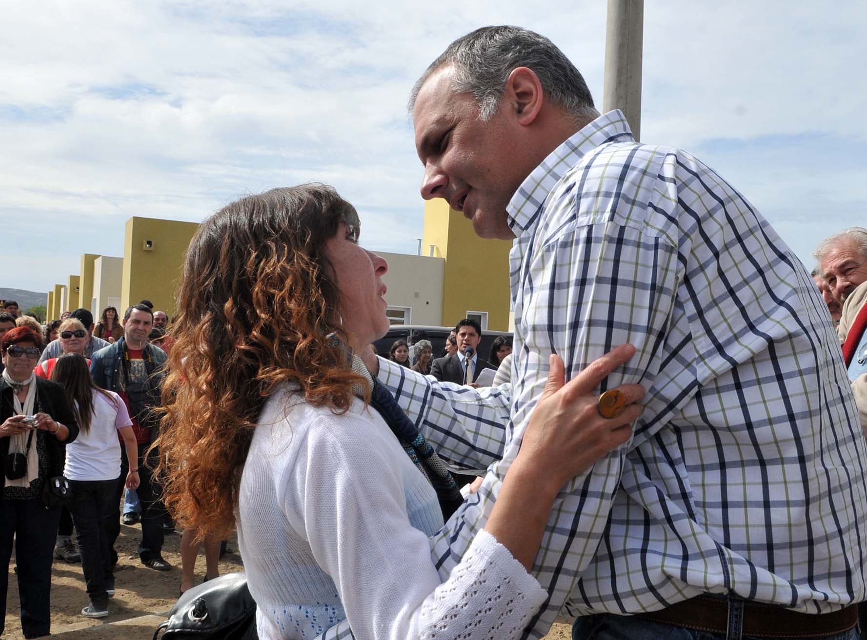 Buzzi encabeza licitaciones de obras e inauguraciones
