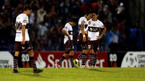 Dura derrota de Lanús en Paraguay