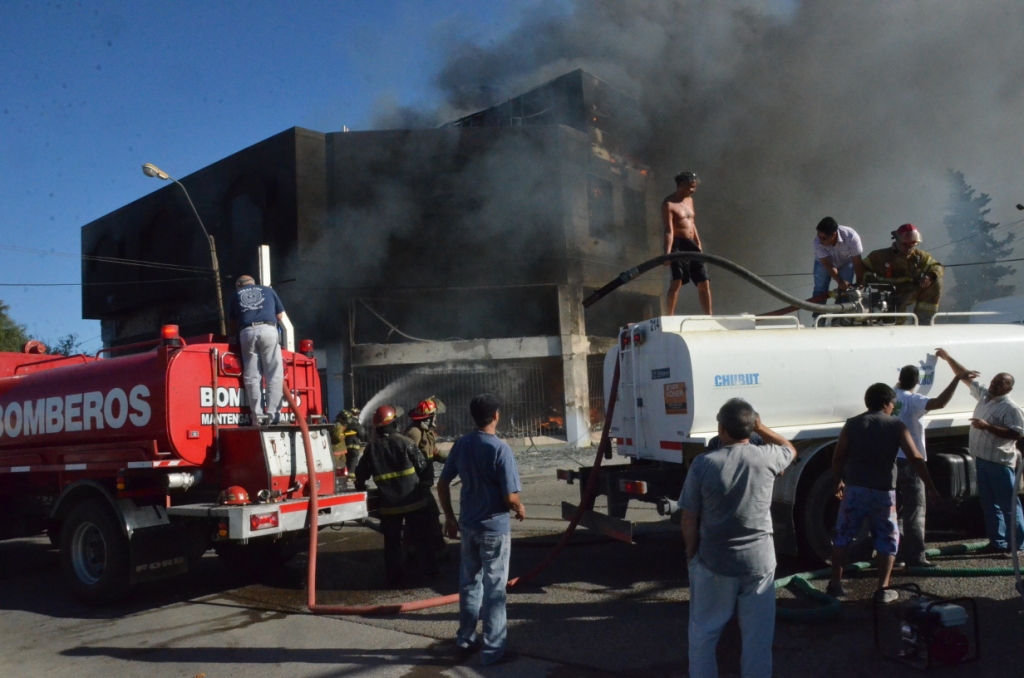 Asistieron a Bomberos en el incendio de “Su Hogar”