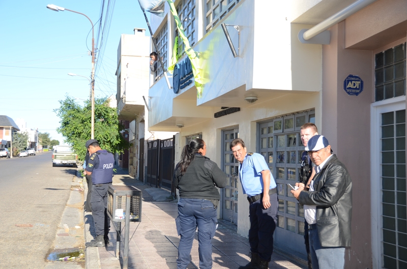 Tensión en la toma de la UOCRA