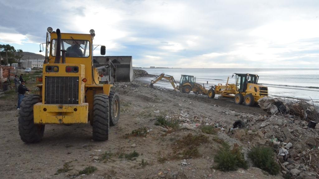 Comenzó la limpieza de la Playa 99 en barrio Stella Maris