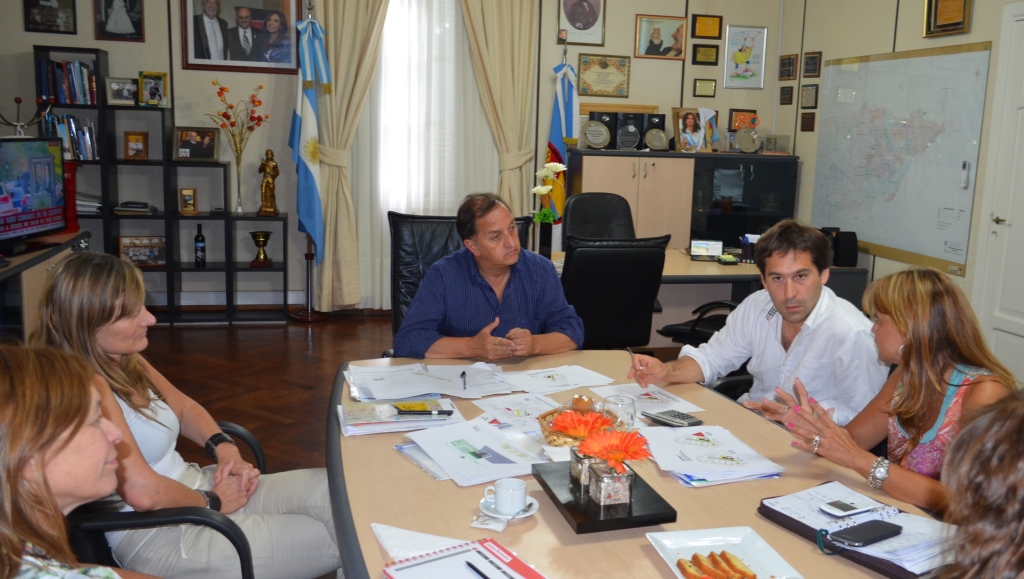 Linares recibió a referentes de la Fundación Crecer