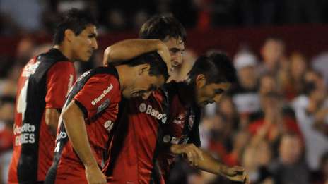 Ñuls goleó a Nacional de Montevideo en Rosario