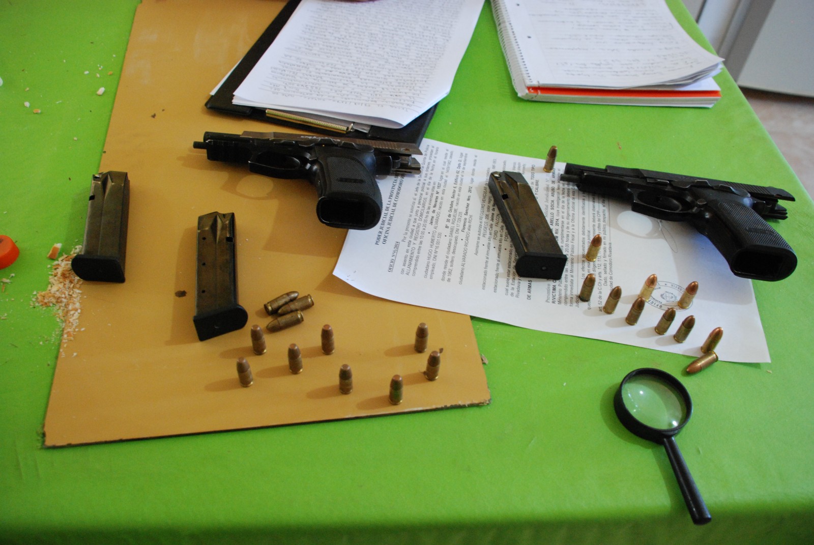 Incautaron armas y drogas en allanamientos