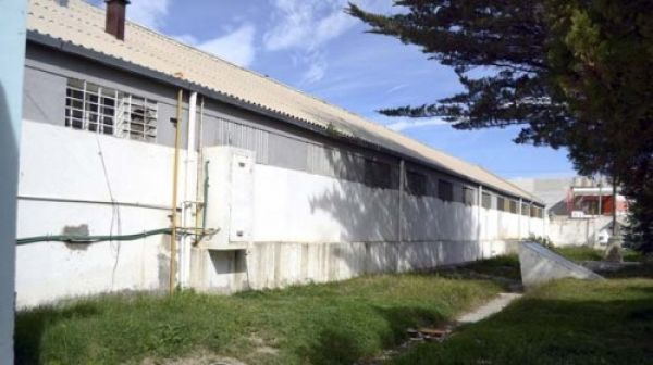 Dos hermanos fueron golpeados por 15 presos