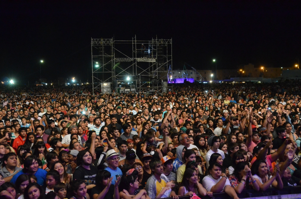 Aniversario: Multitudinaria segunda noche de festejos