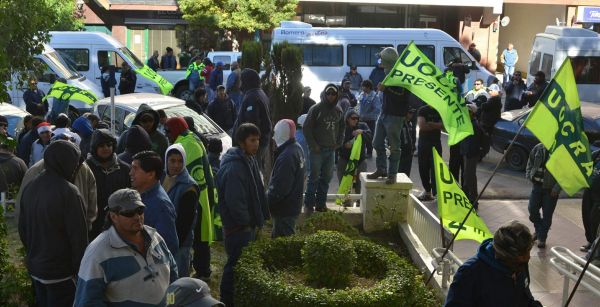 Partidarios de Gortari en UOCRA cortan rutas