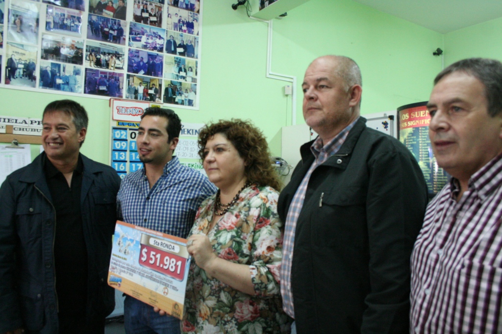 Lotería del Chubut entregó un premio en efectivo en Comodoro