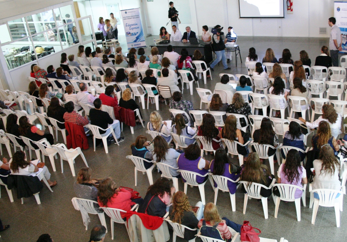 Capacitan a 7.500 docentes a través de “Nuestra Escuela”