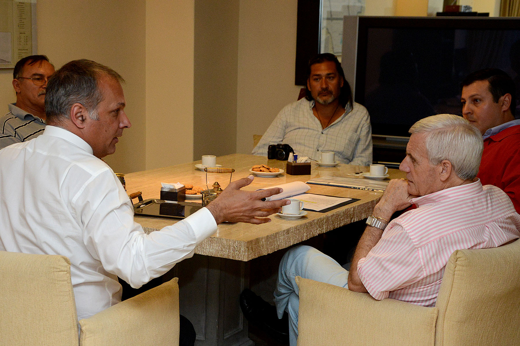Buzzi y Caló acuerdan construir viviendas