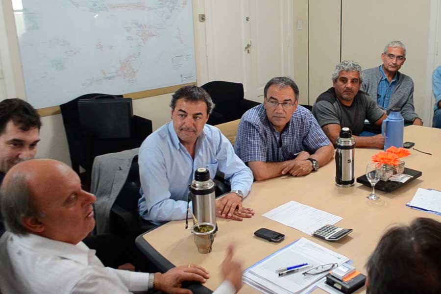 Buscan soluciones para el suministro de agua y el sistema cloacal