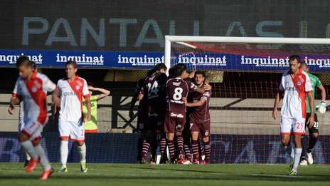 Lanús se llevó los tres puntos de La Paternal
