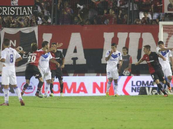 Newell’s aplastó a Vélez: 4-1