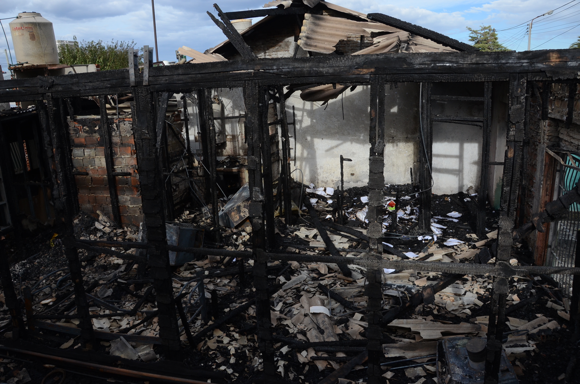 Joven madre y su hijo mueren en un incendio