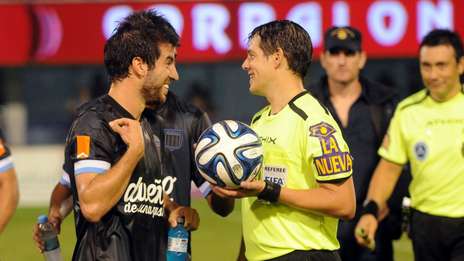 Racing llegó al empate sobre un final con polémica