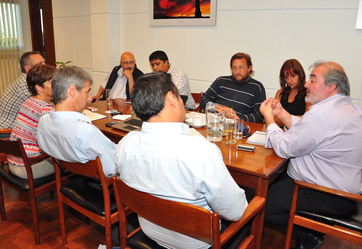 Zárate se reunió con los gremios docentes