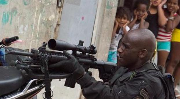 Brasil: El BOPE ocupó las 16 favelas en Maré