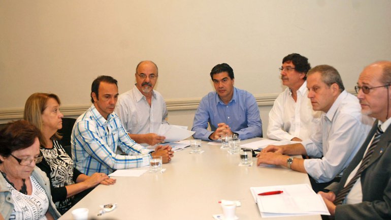 «Los maestros deben levantar ya el paro»