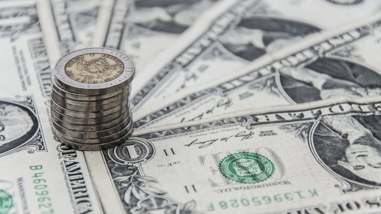 Tras el feriado, el dólar oficial sube un centavo