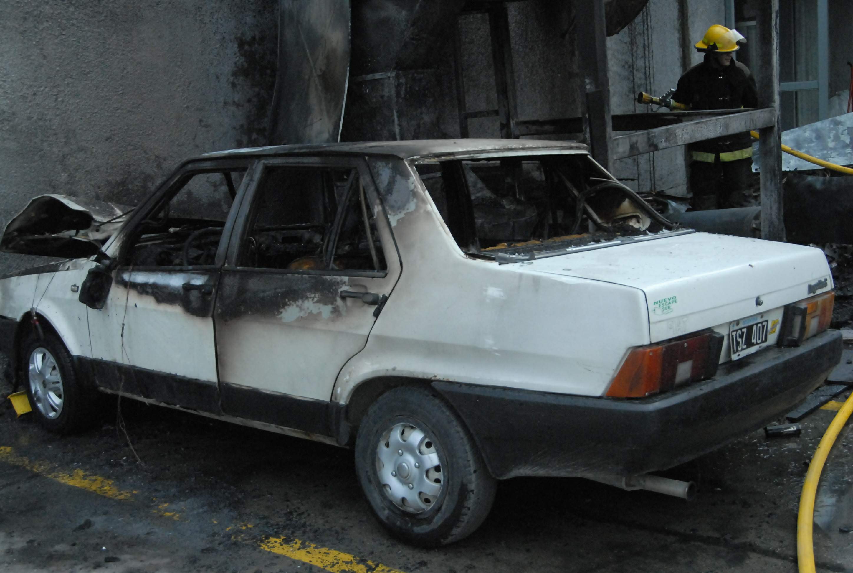 Nueve autos fueron incendiados en la madrugada