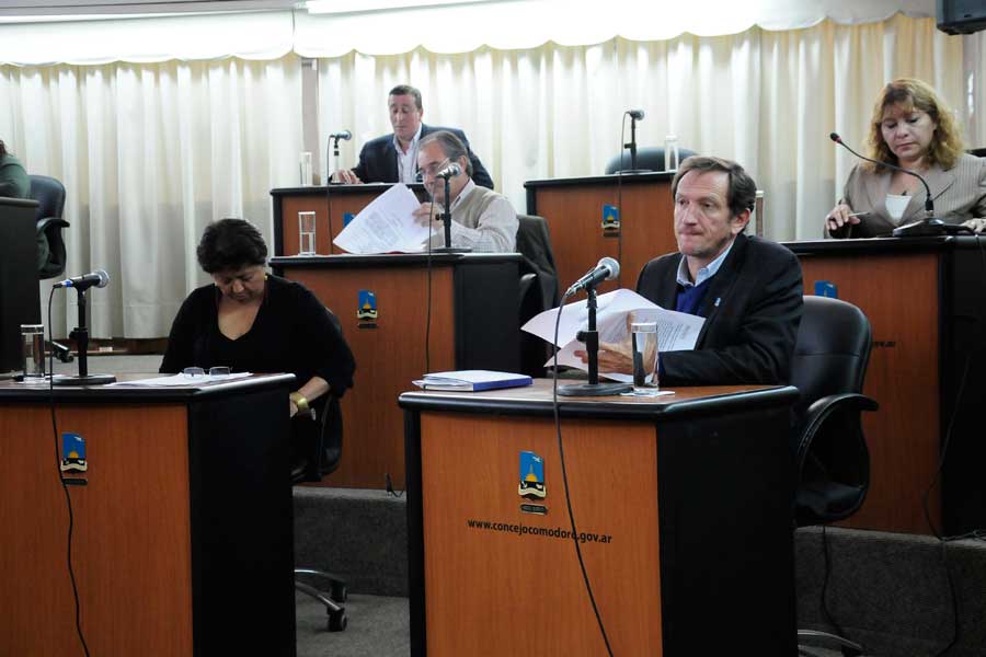 El concejo aprobó el aumento a municipales