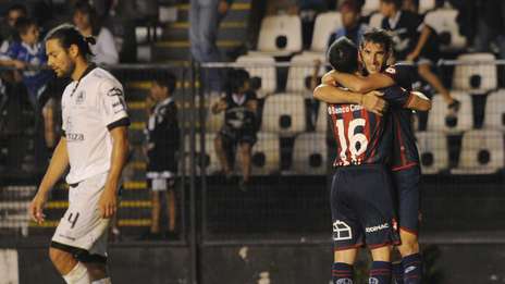 San Lorenzo ganó en Floresta y es puntero