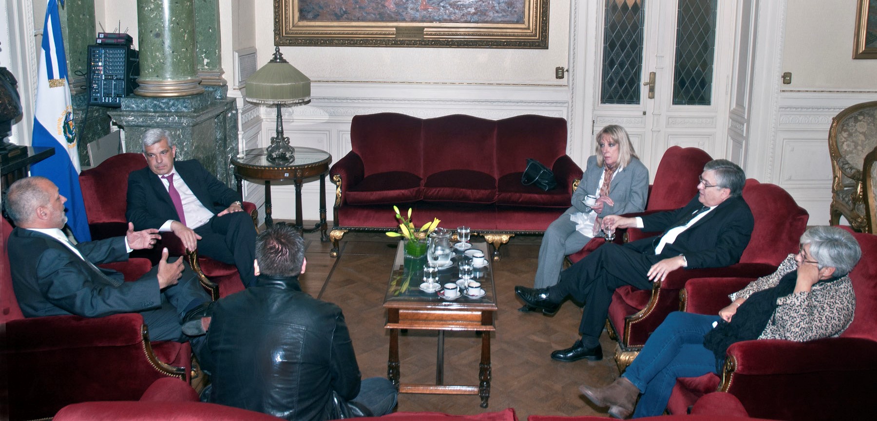 Buzzi acompañó a legisladores por el acuerdo con Repsol