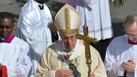 Pascuas: Francisco pidió por la paz y terminar con el hambre