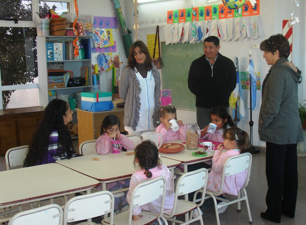 Relevan establecimientos educativos y verifican prestación