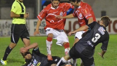 Huracán volvió a golear fuera de casa