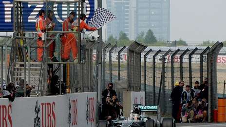 F-1: Hamilton ganó su tercer GP consecutivo