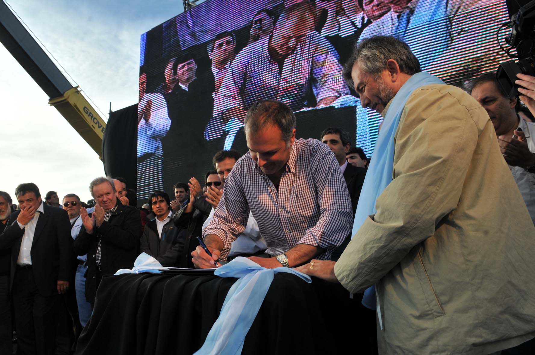 Buzzi: «No me perdonan que haya luchado por la recuperación de YPF»