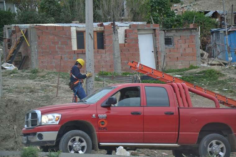 Electricidad: Acuerdo por tarifas contempla paritarias y prevé obras