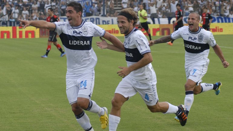 Gimnasia le ganó a All Boys y llegó a cima del Torneo
