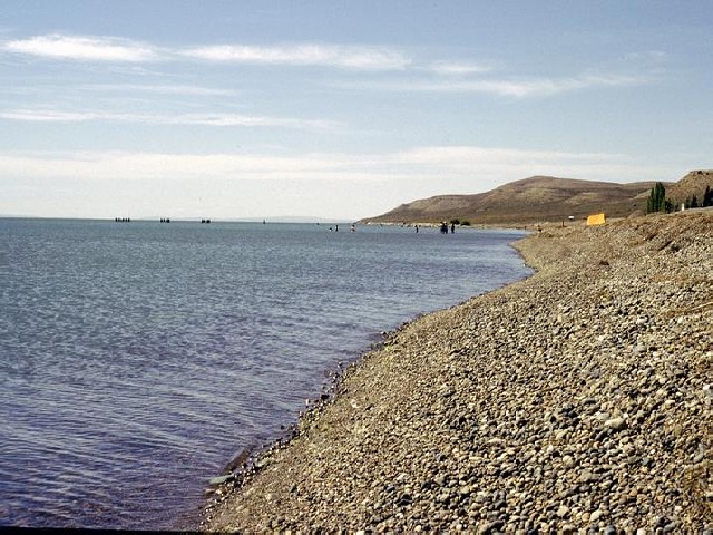 Cien personas buscan a los pescadores