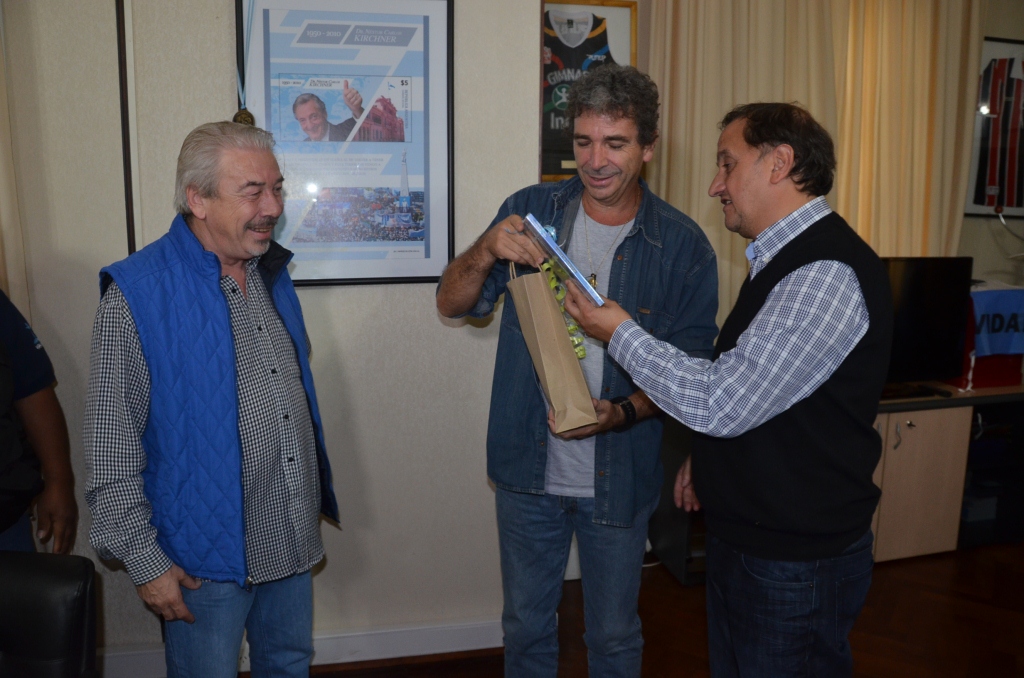 Linares recibió al cantante Ignacio Copani