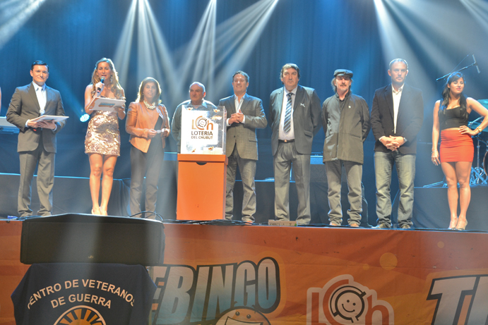 El Telebingo cerró el Festival Celeste y Blanco