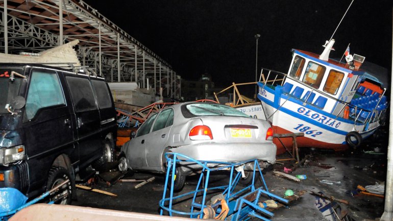 Seis muertos y alerta de tsunami en Chile por terremoto de 8,3 grados