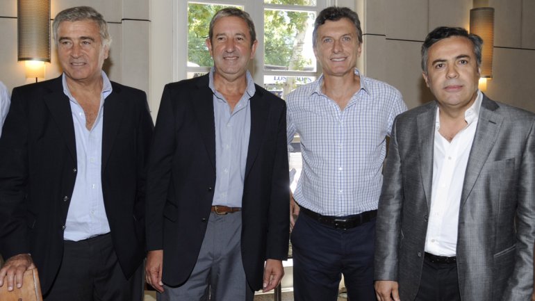 Siguen especulaciones sobre acuerdo UNEN-PRO