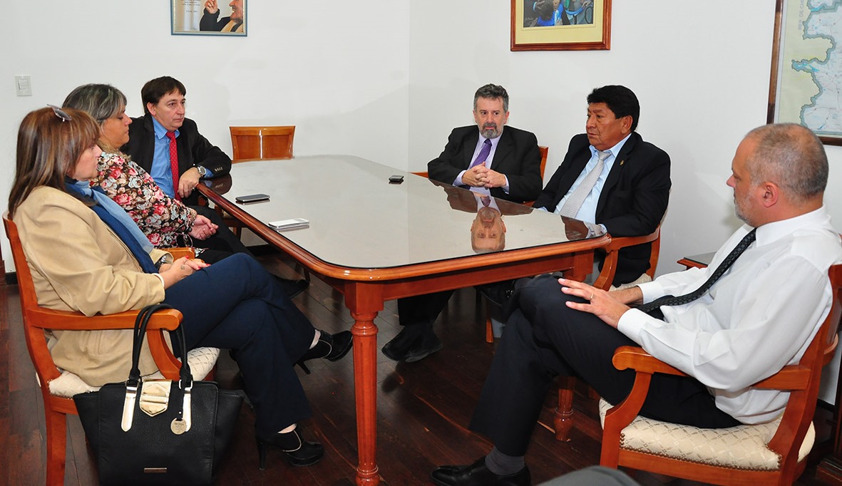 Buzzi se reunió con diputados del FPV