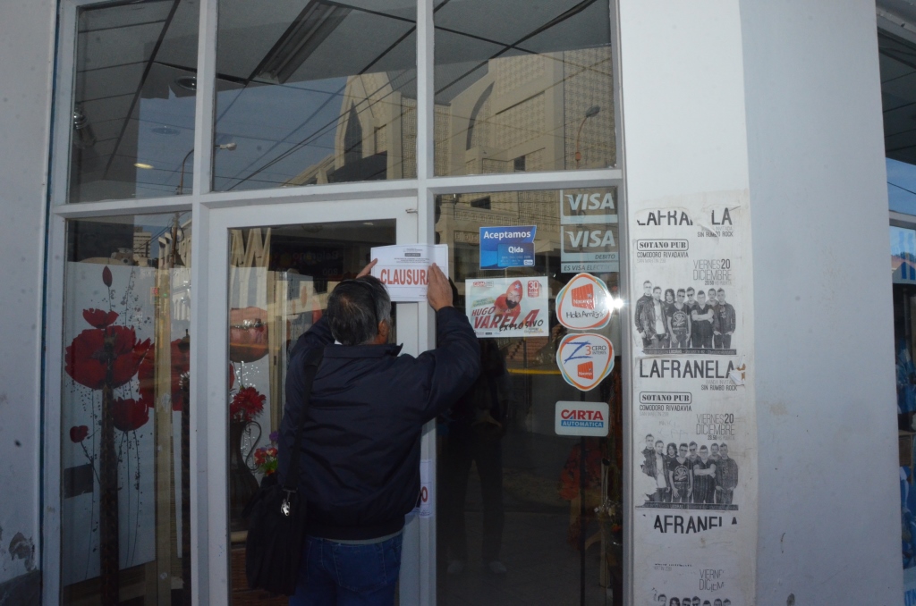 Clausuran 20 comercios por falta de habilitación