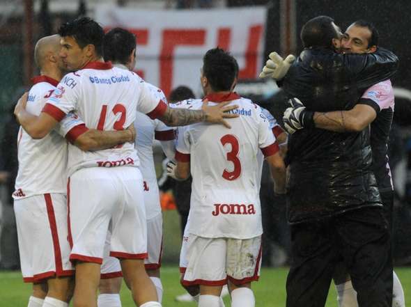 Huracán ganó y quedó a dos de Instituto