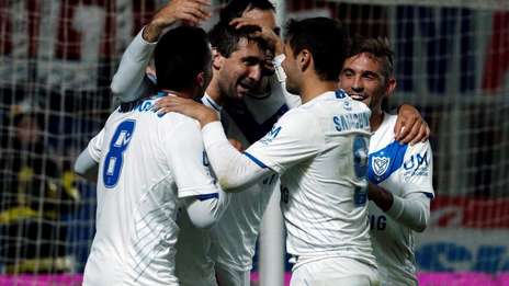 Vélez venció a San Lorenzo y jugará la Copa en 2015