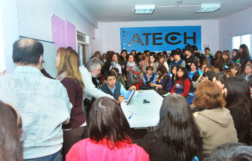 Docentes se reúnen mañana para definir acciones