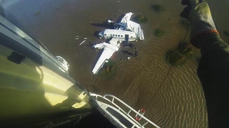 Río de la Plata: cinco muertos al caer una avioneta