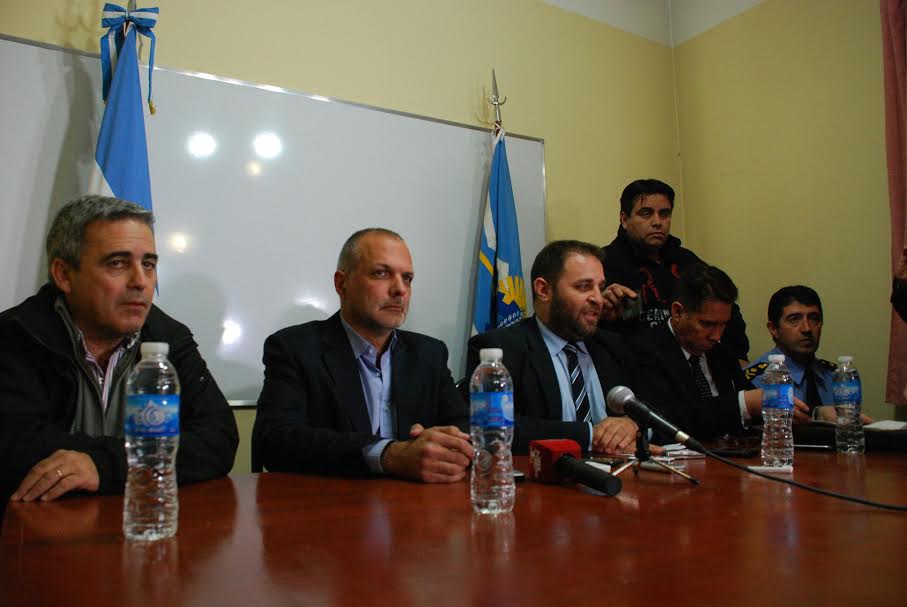 Buzzi reconoció que hay excesos en la Policía