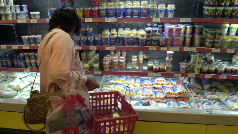Las ventas de supermercados bajaron de nuevo en abril