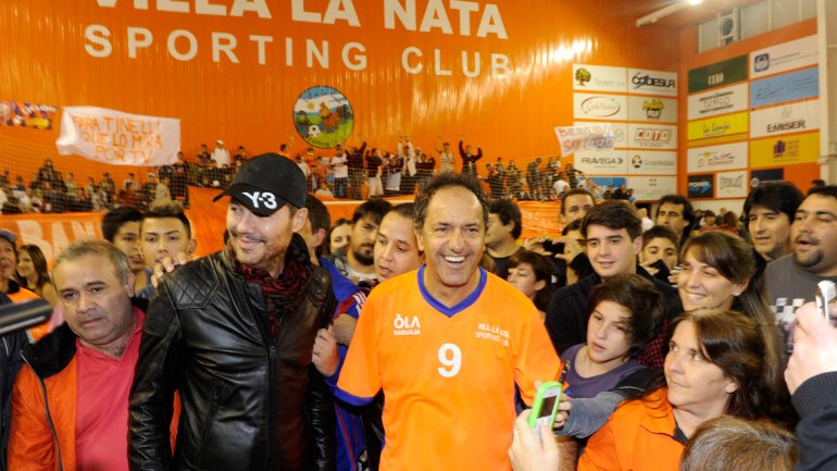 Scioli y Tinelli, juntos en un partido